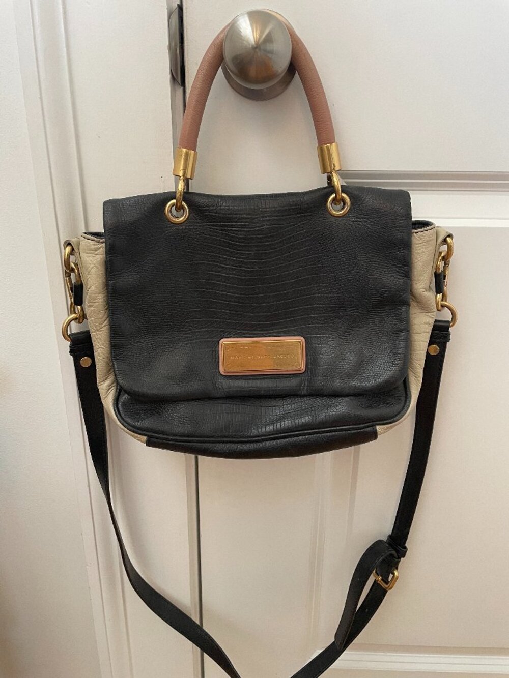 Marc by Marc Jacobs Handbag / Black, Cream w. pink handle